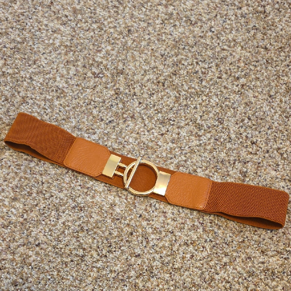 Elegant Tan Belt with Gold Buckle